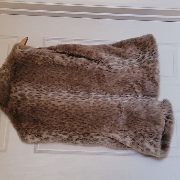 Banana Republic Brown Leopard Faux Fur Vest - Picture 3 of 4
